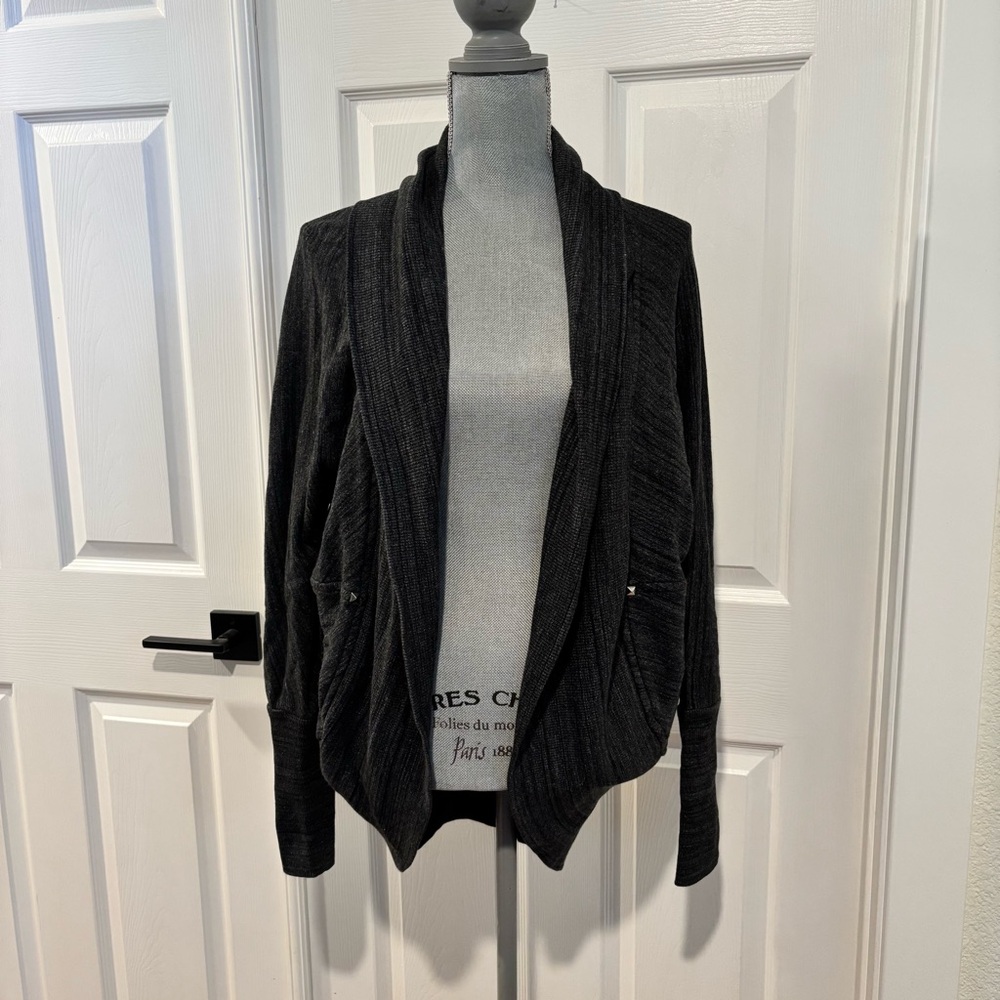 Aritzia Wilfred Sweater‎ Women Size XS Black Diderot Cocoon Cardigan Studded
